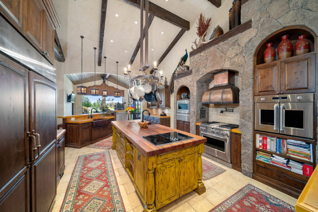 Y-Bell Ranch – Main House – Image 10