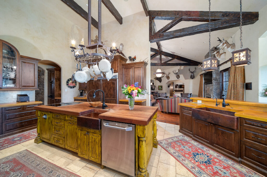 Y-Bell Ranch – Main House – Image 12
