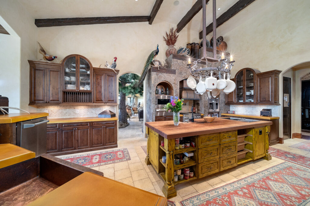 Y-Bell Ranch – Main House – Image 13