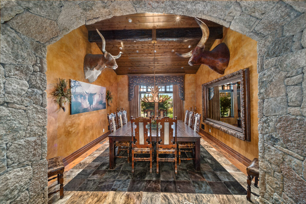 Y-Bell Ranch – Main House – Image 15