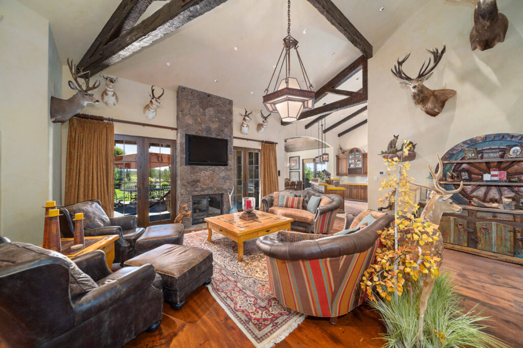Y-Bell Ranch – Main House – Image 18