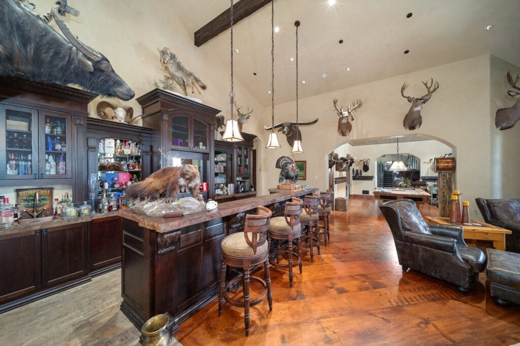 Y-Bell Ranch – Main House – Image 21