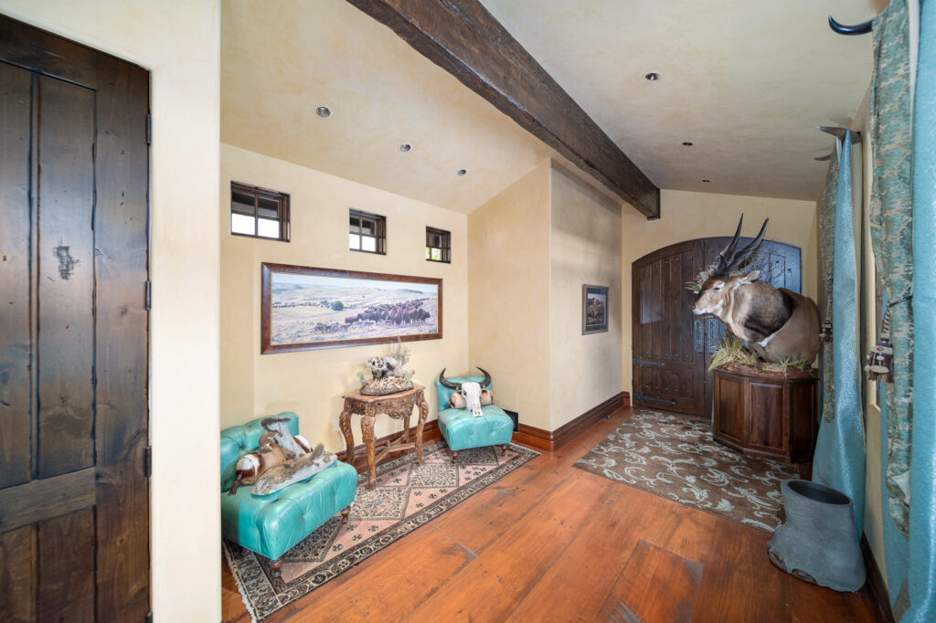 Y-Bell Ranch – Main House – Image 23
