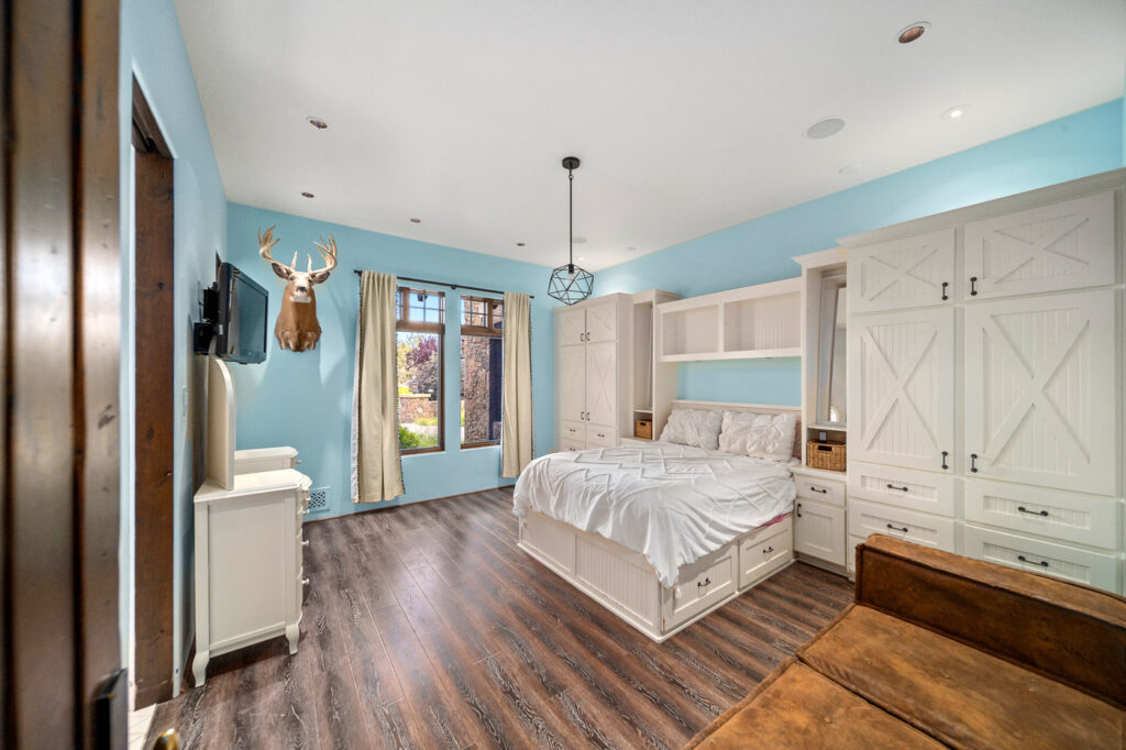 Y-Bell Ranch – Main House – Image 32