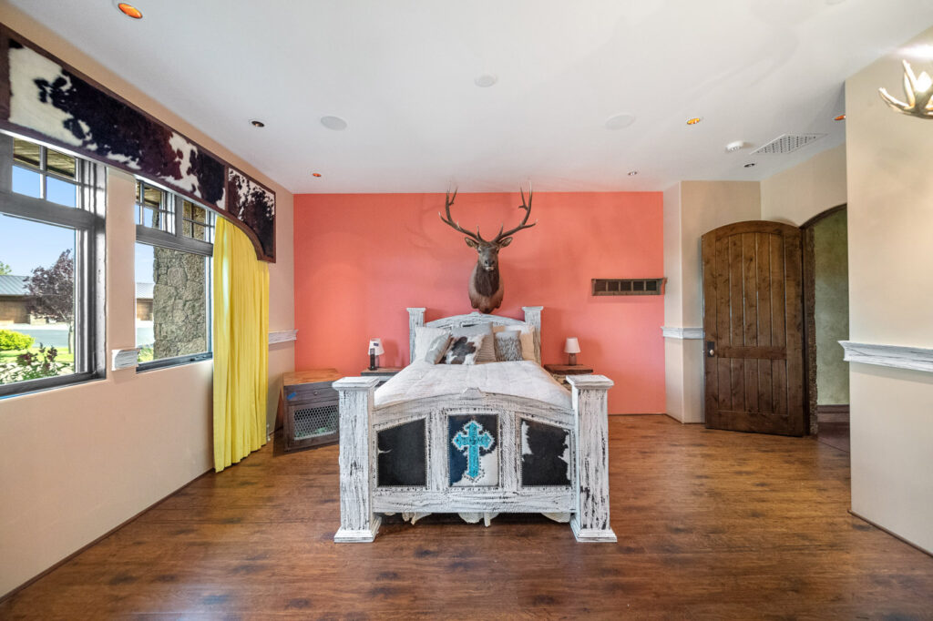 Y-Bell Ranch – Main House – Image 37