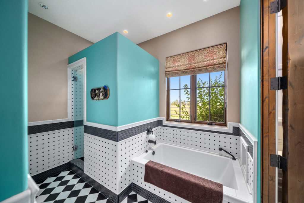 Y-Bell Ranch – Main House – Image 39