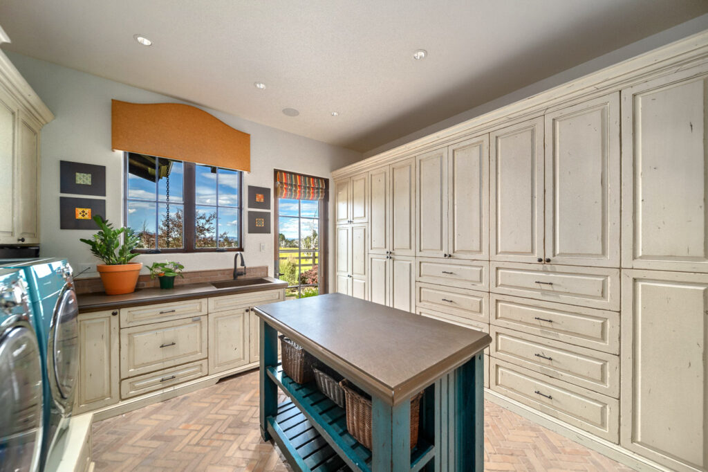 Y-Bell Ranch – Main House – Image 43
