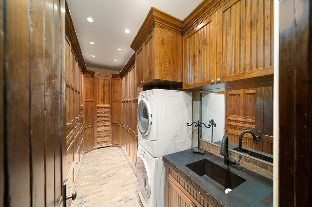 Y-Bell Ranch – Main House – Image 46