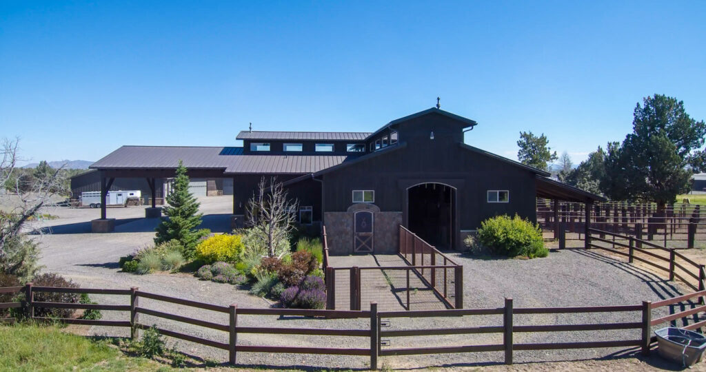 Y-Bell Ranch – Arenas & Facilities – Image 1