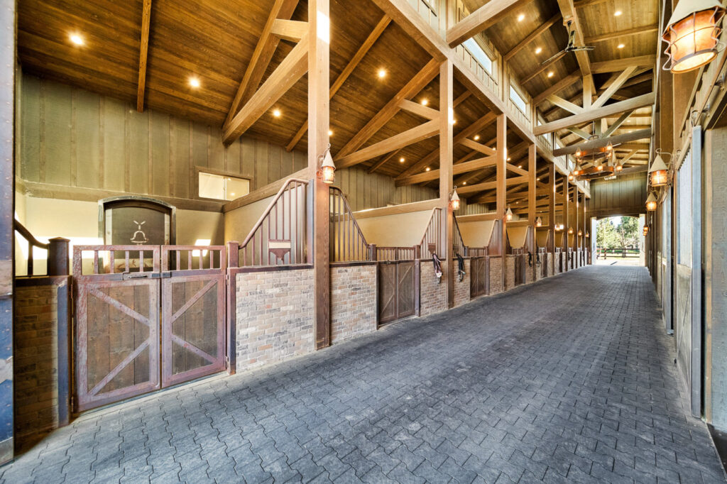 Y-Bell Ranch – Arenas & Facilities – Image 4